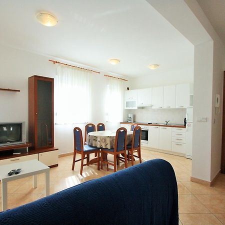 Apartment Bilic With Balcony Пореч Екстериор снимка