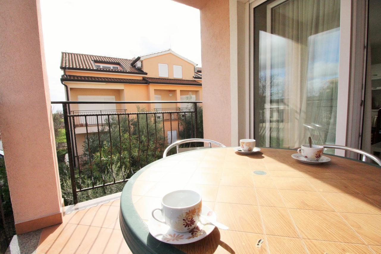 Apartment Bilic With Balcony Пореч Екстериор снимка