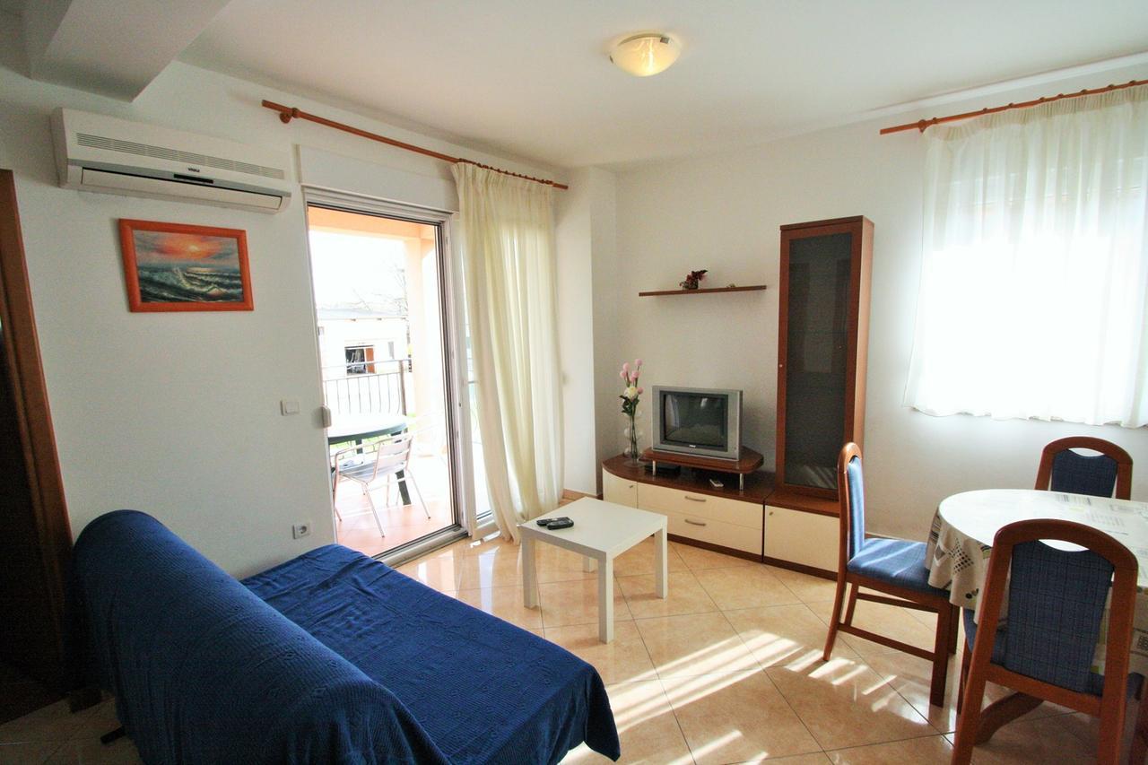 Apartment Bilic With Balcony Пореч Екстериор снимка