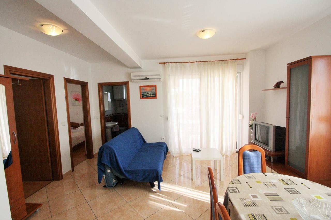 Apartment Bilic With Balcony Пореч Екстериор снимка