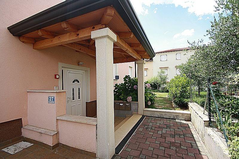 Apartment Bilic With Balcony Пореч Екстериор снимка